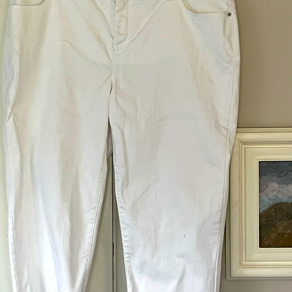 Chico’s White Perfect Stretch Slim Capri Jeans